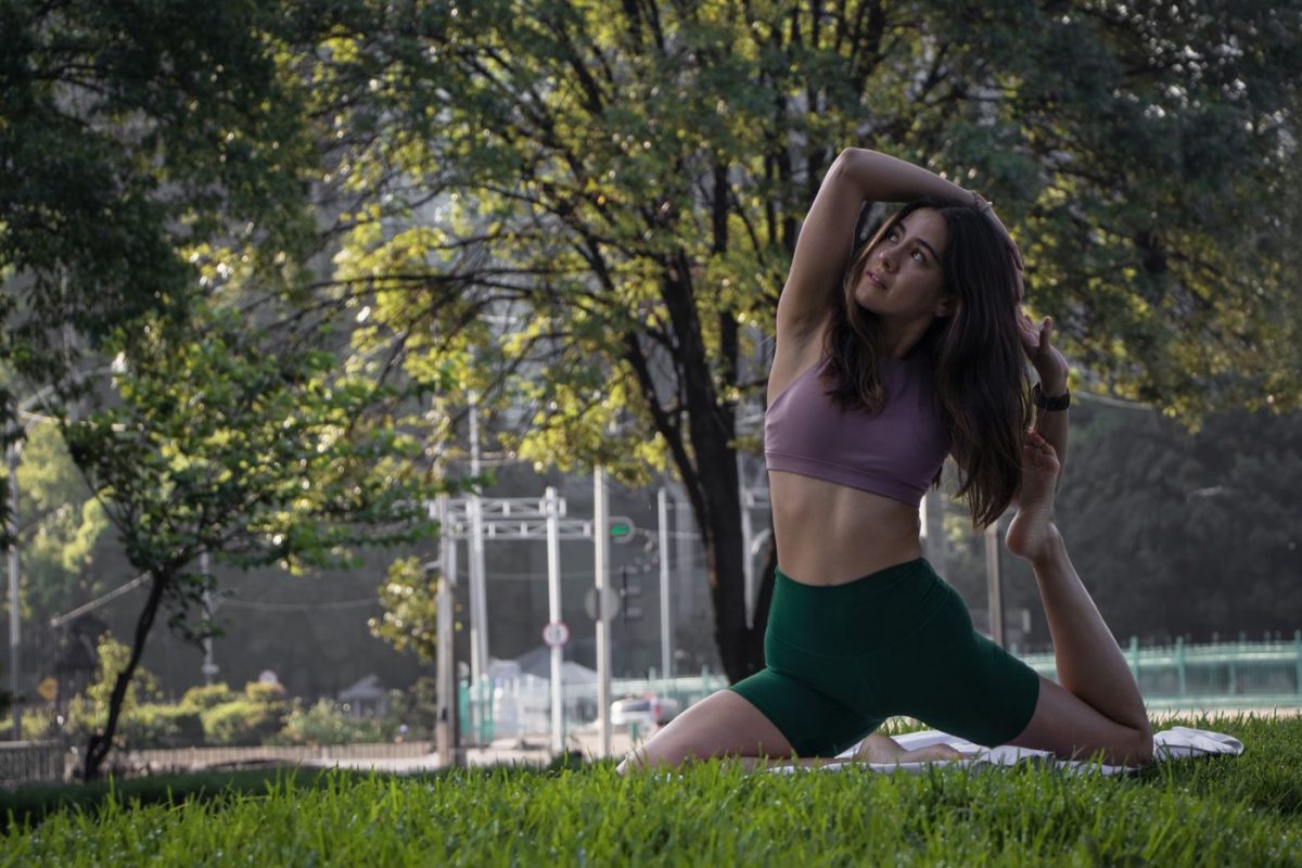 Lululemon ou Decathlon : quel vêtement de yoga choisir