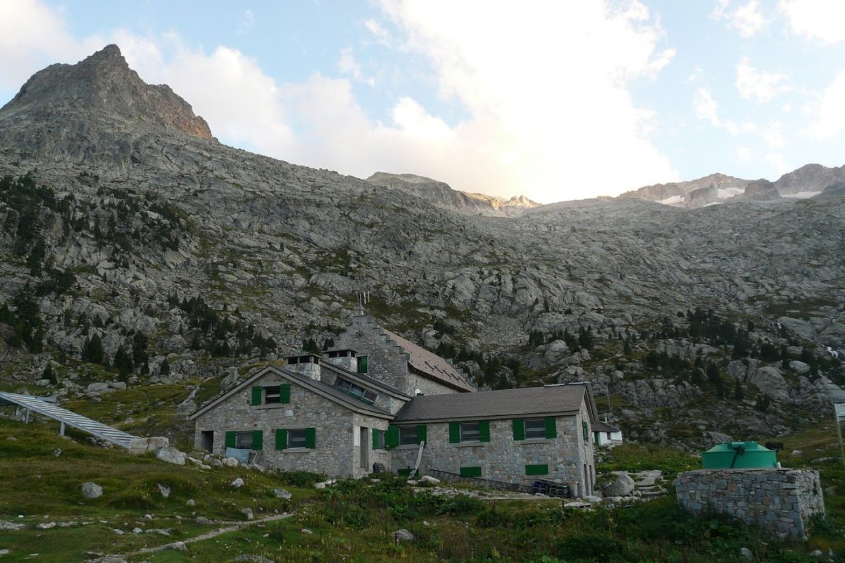 Techniques de marche méditative pour se reconnecter à la nature