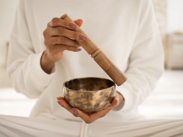Enrichir son expérience artistique grâce à la méditation sonore