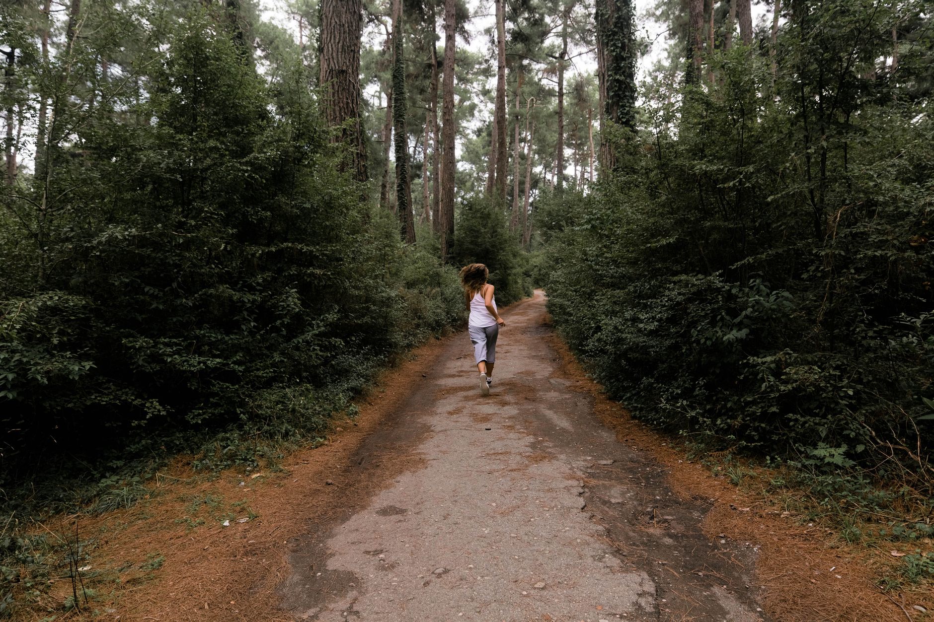 Techniques de marche méditative pour se reconnecter à la nature